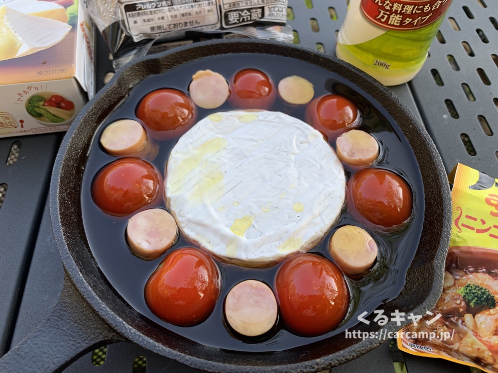 カマンベールチーズのアヒージョ スキレットで作るキャンプ飯 くるキャン